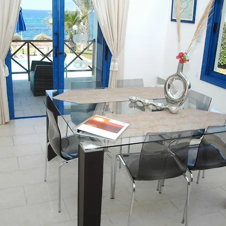 Kymmates Beach Front Villas Paphos Room photo